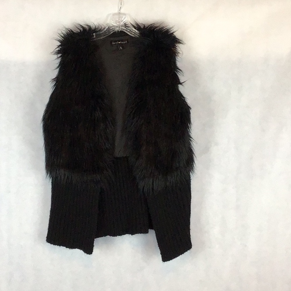 Derek ❤️ Heart a Fur/Sweater Vest🛍